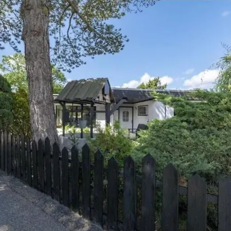 Lichtdurchflutetes Traumhaus 400 Meter Zum Strandaufgang, Uneinsehbarer Garten Mit Terrassenüberdachung, Hundefreundlich Ferienhaus Sint Maartensvlotbrug