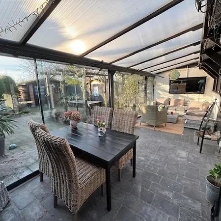 Nyaraló Lichtdurchflutetes Traumhaus Mit Wintergarten, Strandnah Uneinsehbarer Garten Hundefreundlich