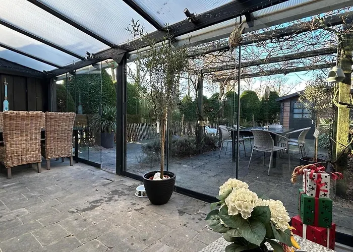 Semesterbostad Lichtdurchflutetes Traumhaus Mit Wintergarten, Strandnah Uneinsehbarer Garten Hundefreundlich Sint Maartensvlotbrug